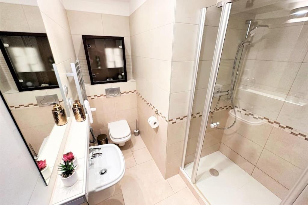 Exclusive Penthouse Near Citycenter 120M2 +Netflix Kraków Exteriör bild