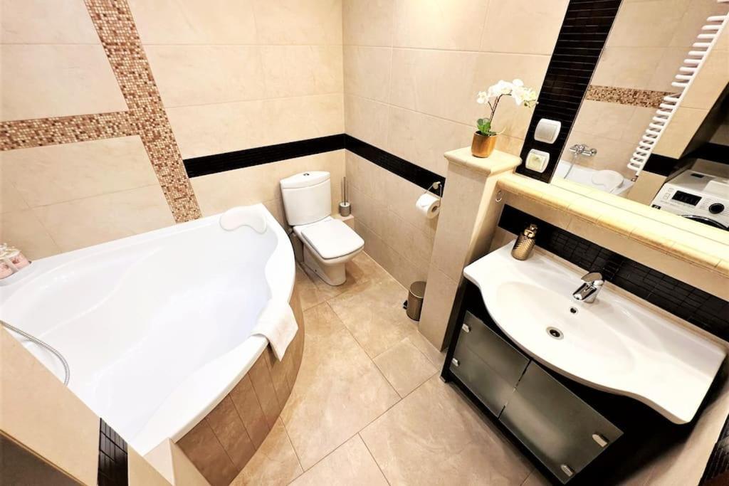 Exclusive Penthouse Near Citycenter 120M2 +Netflix Kraków Exteriör bild